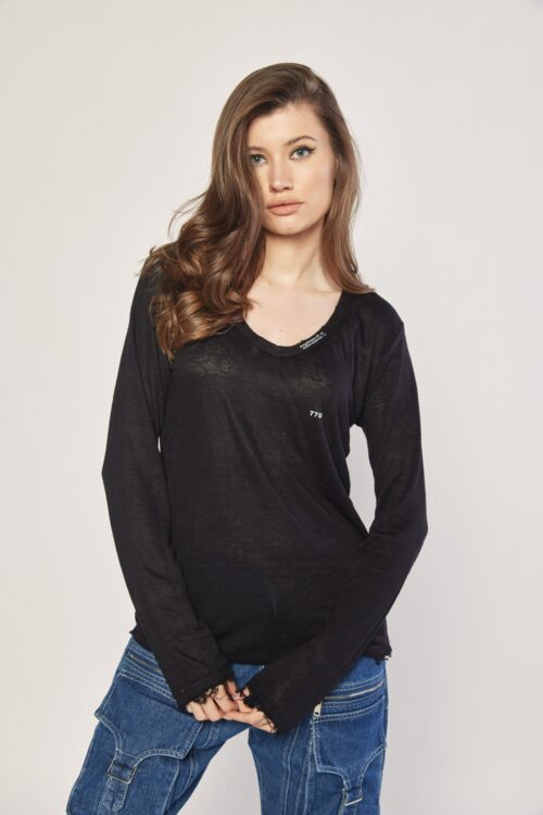 Black Long Sleeves Basic Destroyed Top 770 