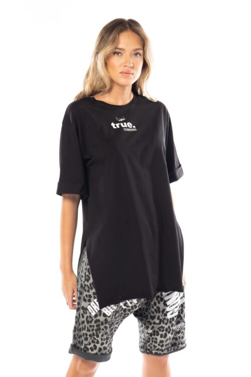 Wide  Designed  T Shirt   TRUE
