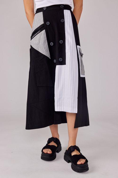 Skirt combining fabrics in a tailored cut SEVEN
