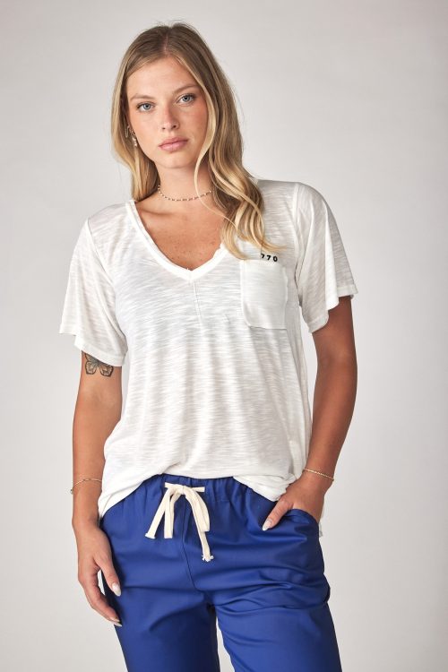 V-neck t-shirt with pocket 770