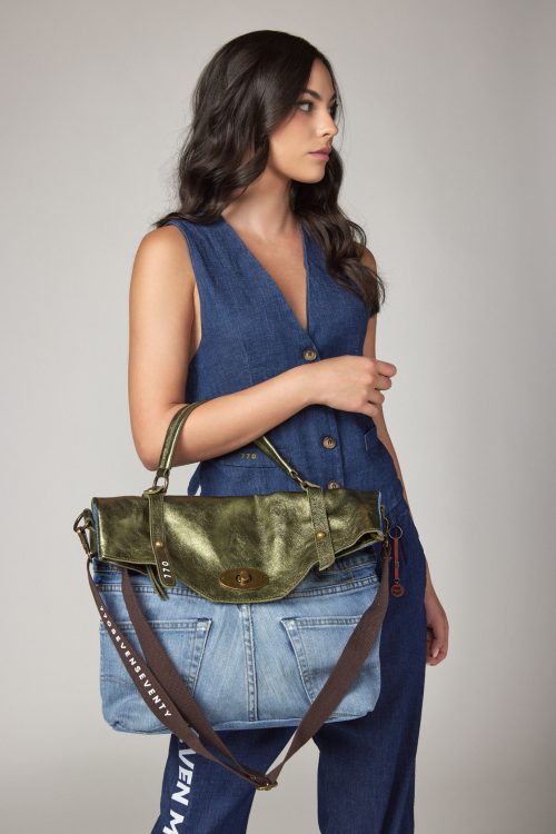 Jeans and leather bag 770