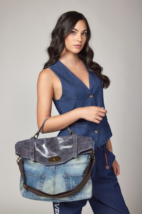 Jeans and leather bag 770