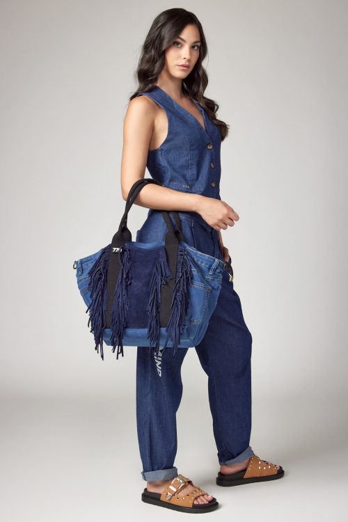 Jeans and leather bag 770