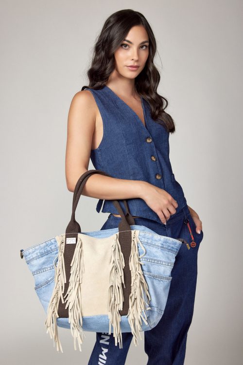 Jeans and leather bag 770