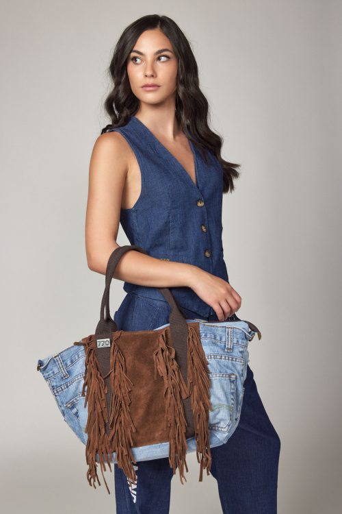 Jeans and leather bag 770