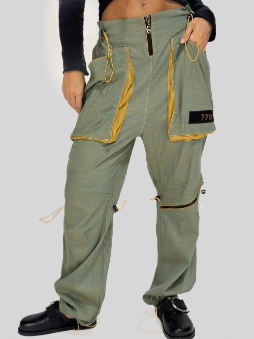 770 Wide Straight Cargo Pants