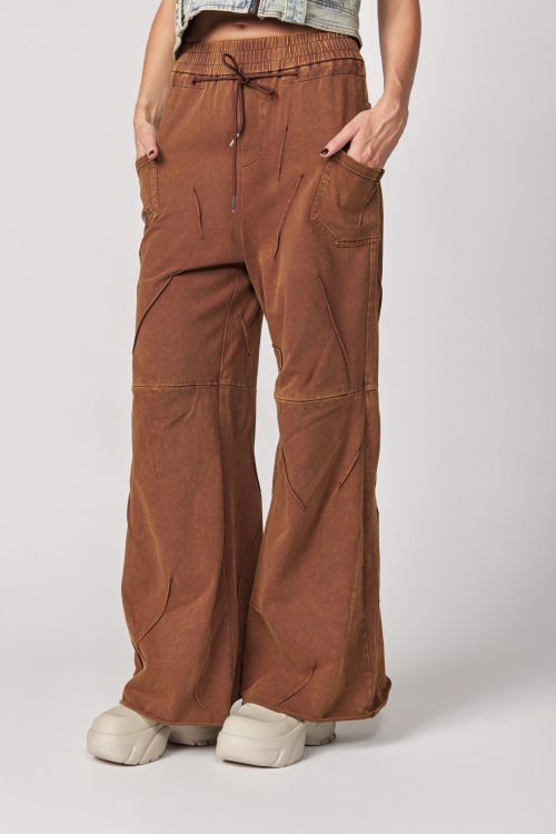 Wide-leg sweatpants with stitching 770
