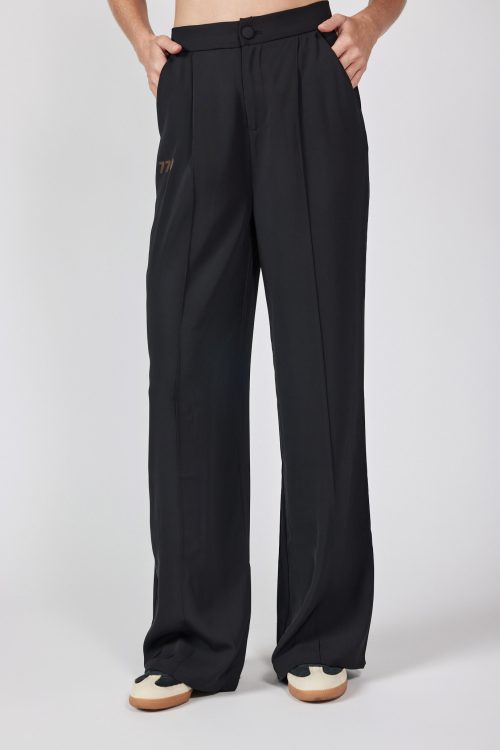 Tailored pants with button 770