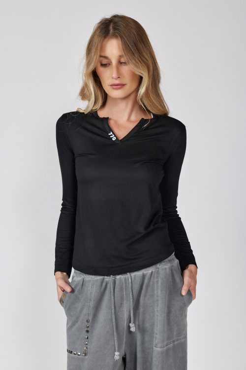 Long V-neck collar shirt 770