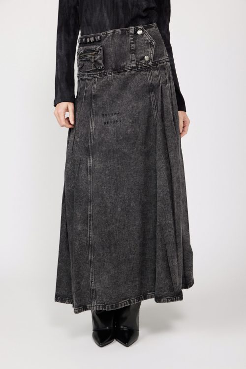 A maxi washed denim skirt SEVEN