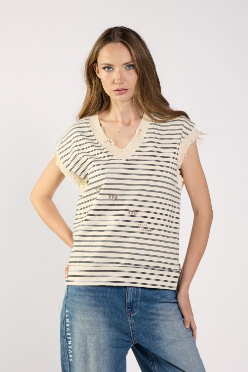 Sleeveless V-neck shirt 770